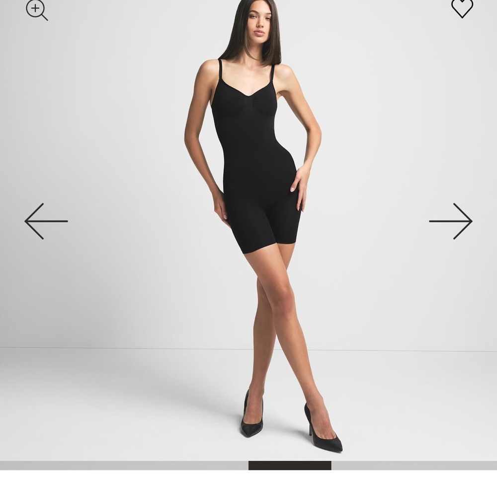 SKIMS Black mid thigh Bodysuit with Tags size medium